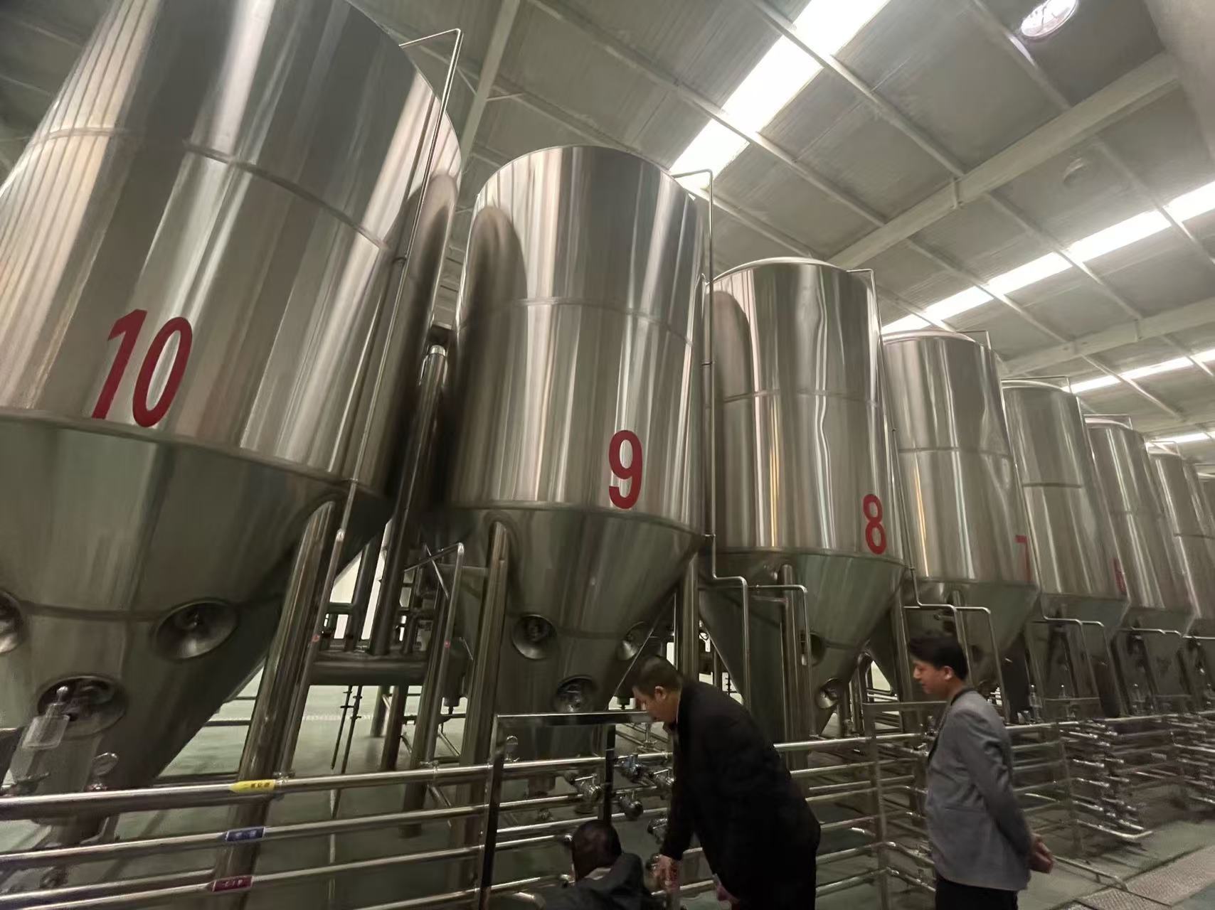 商丘精酿啤酒设备厂—平面布置、设备设计、制造、调试、培训等一条龙服务